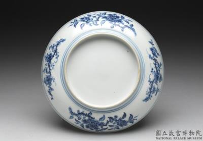 图片[3]-Dish with flowers and pine, bamboo, and plum in underglaze blue, Ming dynasty (1368-1644)-China Archive